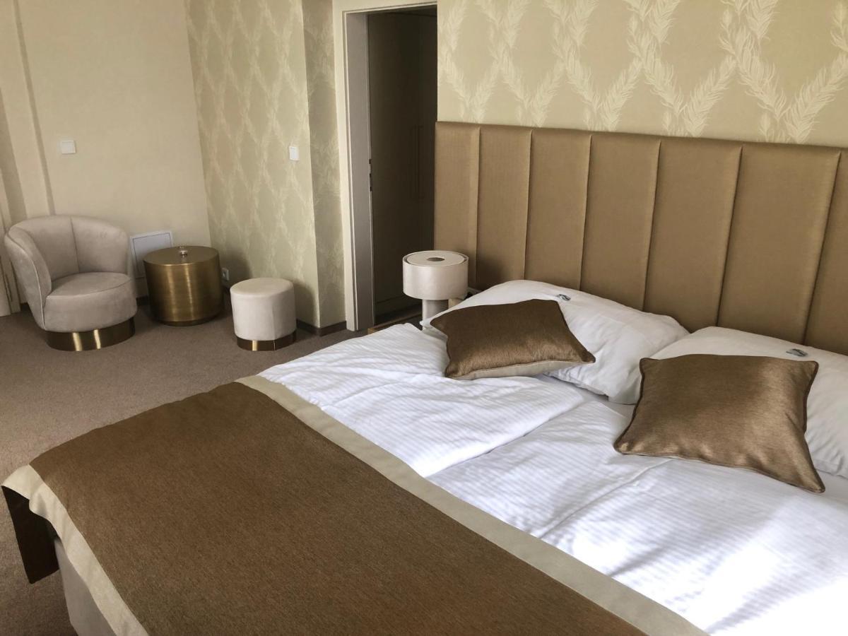 Hotel Panstvi Dlouha Lhota Extérieur photo